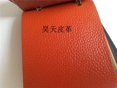 無極縣昊天皮革制品 專業(yè)生產(chǎn)銷售優(yōu)質(zhì)二層變色油蠟皮與瘋馬皮等皮革產(chǎn)品